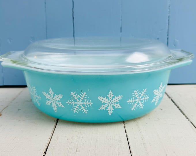 Vintage Pyrex Turquoise Casserole Dish with Glass Lid, Snowflake Garland pattern, 043, 1 1/2 Quart, Oval Dish