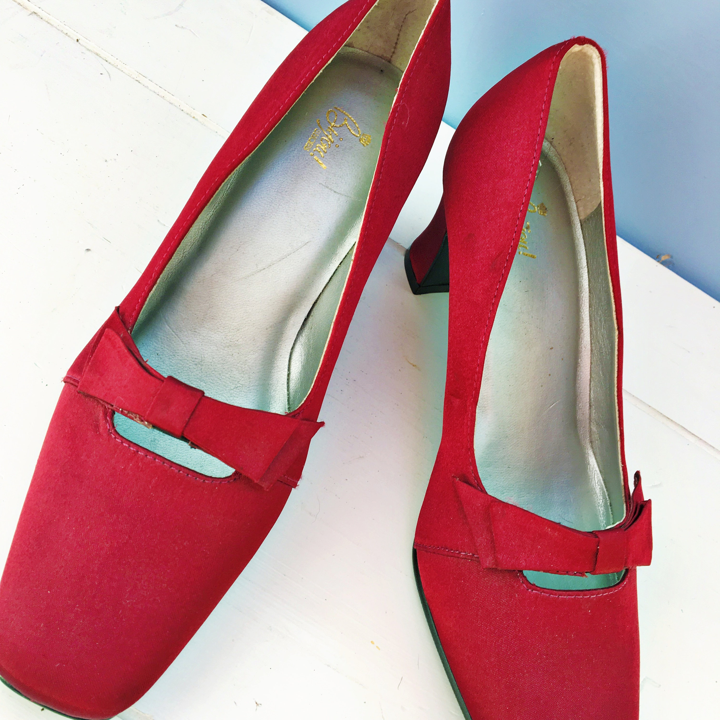 maroon heels with bow