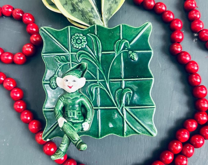Vintage 50s Pixie Wall Pocket Christmas Pixie Ceramic Wall Pocket Vintage Pixie Xmas Mid Century Kitschy Christmas Elf Vase Vintage Xmas
