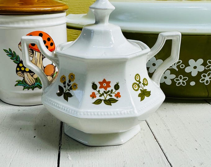 Vintage 70s Johnson Brothers Posey Sugar Bowl, 1970s Sugar Bowl, 1970s Dishes, Daisy Dishes, Retro Daisy Dish, MCM Sugar Bowl