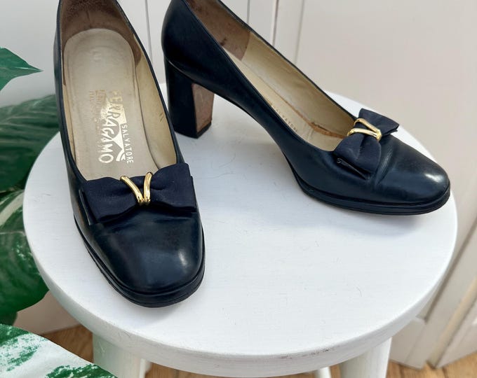 Vintage 60s Salvatore Ferragamo Black Platform Pumps Bows Gold Hardware Women's Size 7 1960s Black Heels Vintage Italian Pumps
