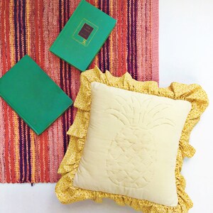 Vintage handgemachtes Dekokissen, Vintage Kissen, Ananas Kissen, Vintage Dekokissen, gelbes Vintage Kissen, 1970er Jahre handgenähtes Kissen