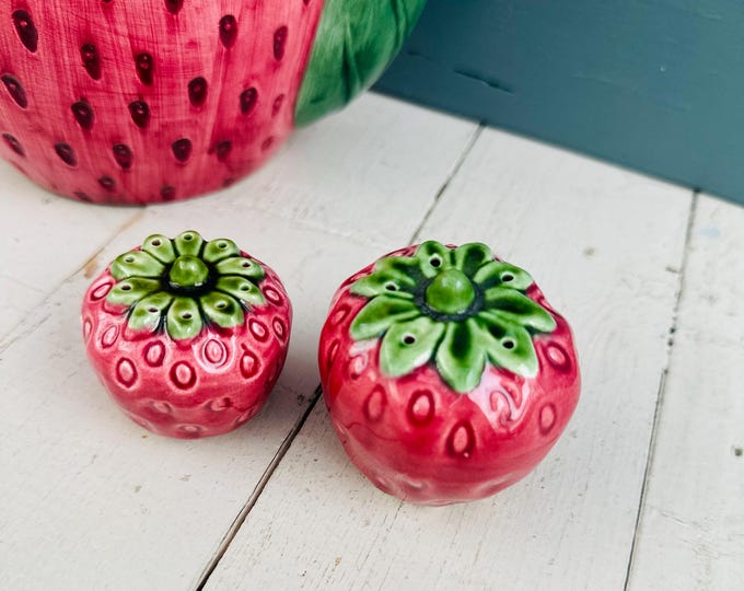 Vintage Cemar California Pottery Strawberry Salt and Pepper Shakers Vintage Strawberry Kitchen Accessories