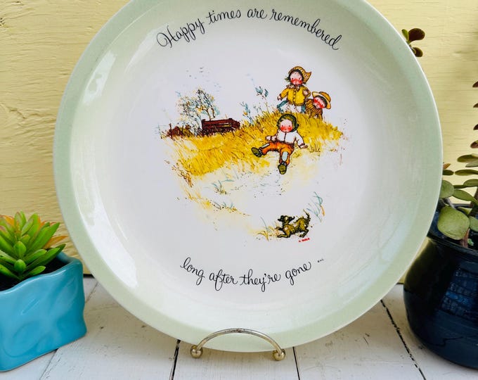 Vintage 1972 Holly Hobbie plate, Holly Hobbie collectible plate happy times remembered, 1970s Doll