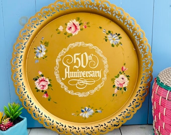Vassoio da portata vintage Nashco degli anni '50 per il 50° anniversario di matrimonio, in metallo dipinto a mano e decorato con rose.