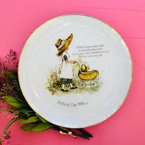 Vintage 1974 Holly Hobbie Mother&#39;s Day plate, Holly Hobbie collectible plate, 1970s Doll, Vintage Mother&#39;s Day Gift, Vintage Mom&#39;s Gift