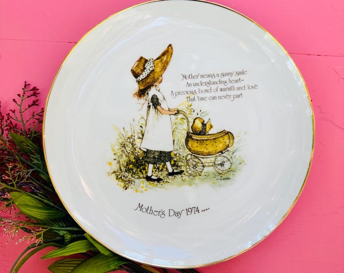 Vintage 1974 Holly Hobbie Mother's Day plate, Holly Hobbie collectible plate, 1970s Doll, Vintage Mother's Day Gift, Vintage Mom's Gift