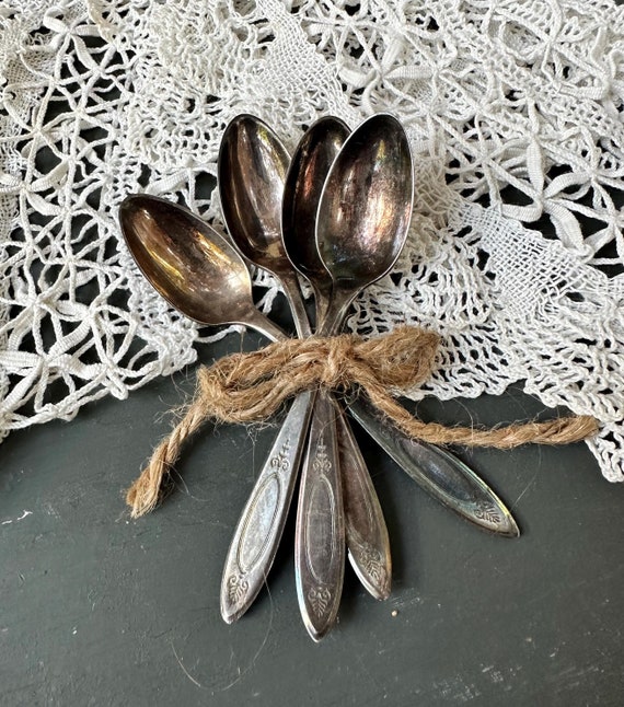 Antique Oneida Community Plate Baby Spoons Set of 4 Fleur De Lis