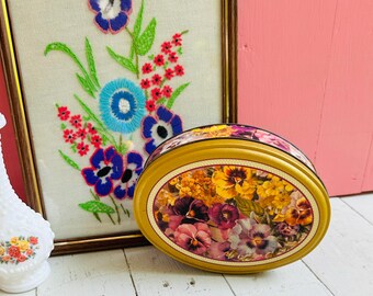 ヴィンテージパンジー柄のブリキ製花柄ビスケット缶、オーバル型