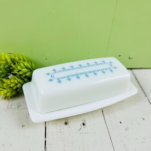 Vintage Pyrex Butter Dish, Snowflake Garland Pattern, Pyrex Dinnerware, Mid Century Dishes, Vintage Kitchen Accessories