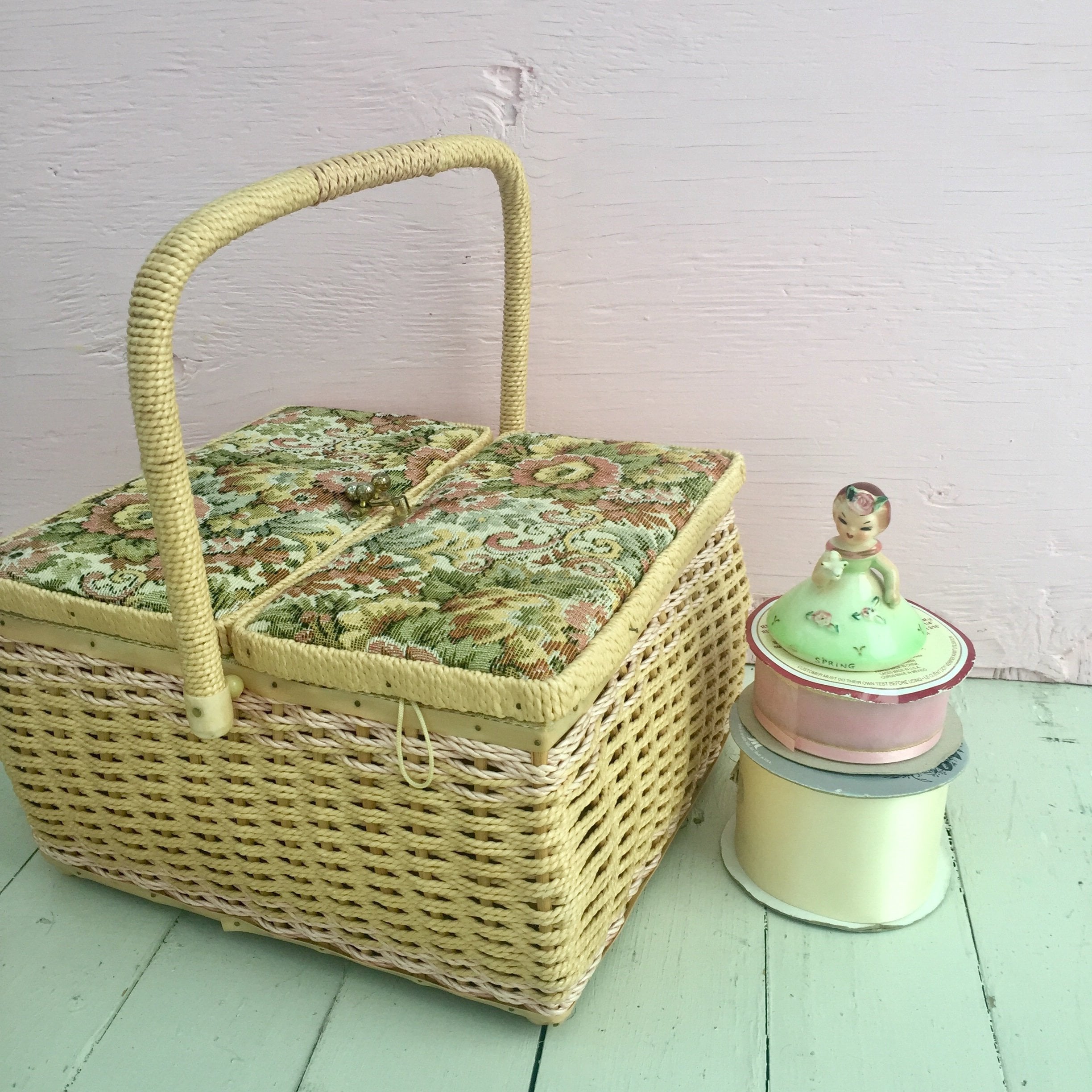 Vintage 1960s Tapestry Sewing Basket, Vintage Sewing Basket, Vintage