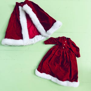 Vintage Puppenkleid und Cape Baby Doll Roter Samt und Kunstpelz getrimmt Weihnachtskleid und Cape Anco 12-Zoll-Puppenkleid viktorianische Weihnachtspuppe