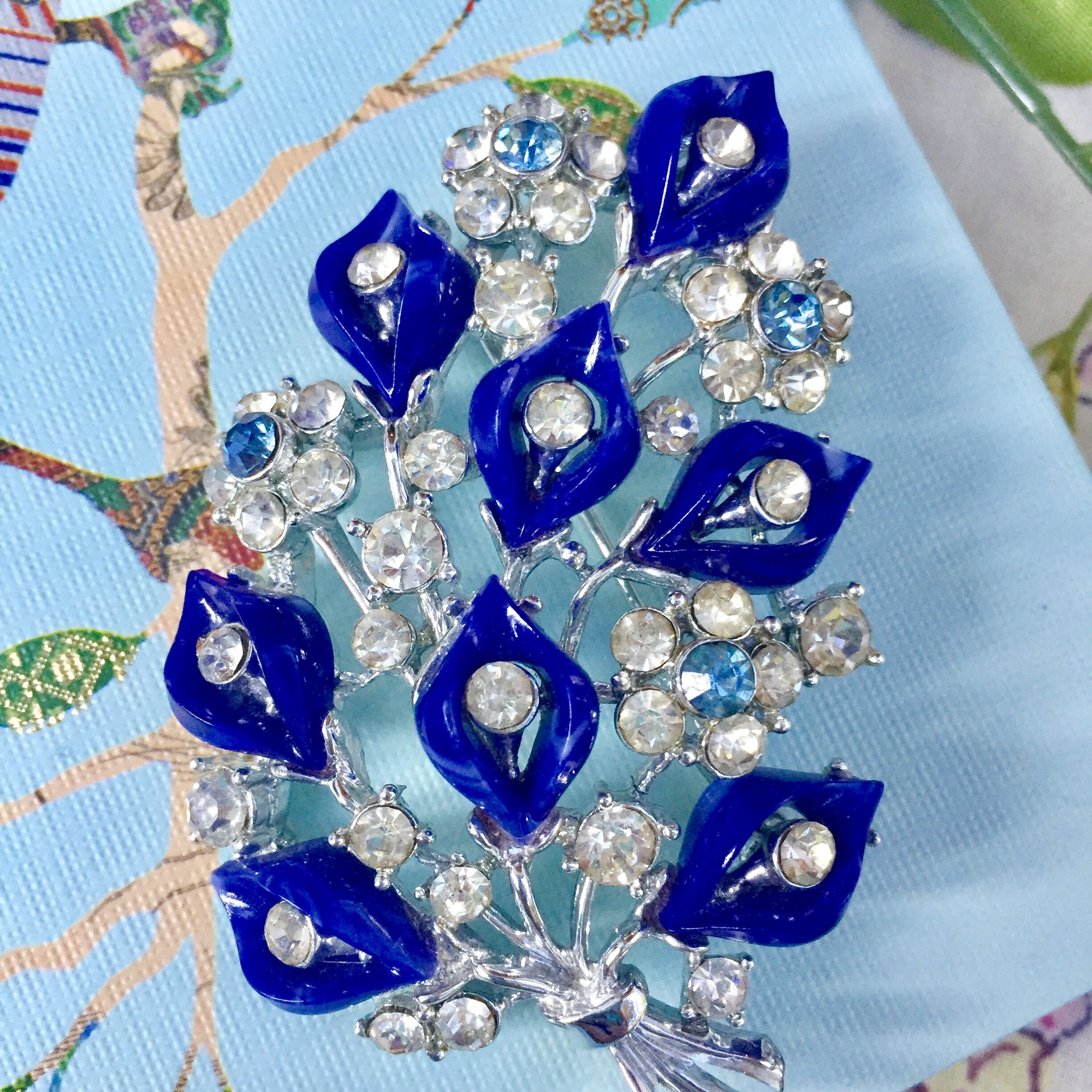 SELOVO 3.5 Inch Large Blue Flower Brooch Pin - Gold Tone Rhinestone Pendant For Scarves, Hats, Jackets