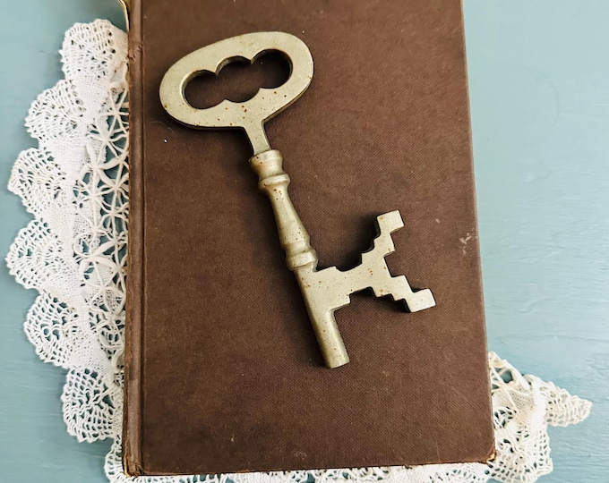 Large 7 inch Vintage Skeleton Key Oversized Metal Key Antique Style Architectural Salvage Primitive Farmhouse Decor