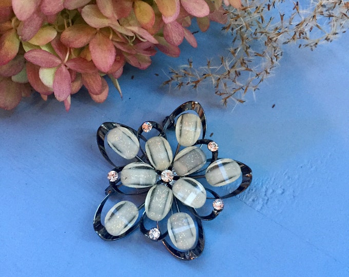 Vintage Lucite Flower Brooch, Large Flower Brooch, Vintage Flower Brooch, Vintage Flower Pin