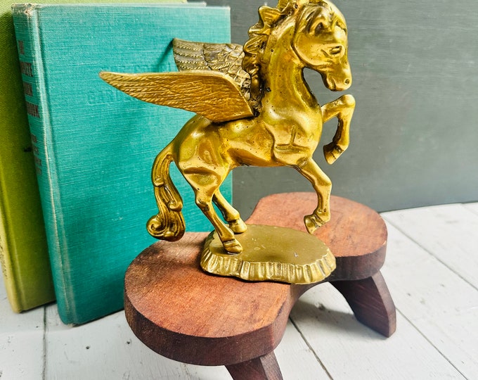 Vintage medium brass pegasus, 70s solid brass pegasus, 1970s vintage decor, vintage fantasy animals, vintage bohemian decor, vintage brass