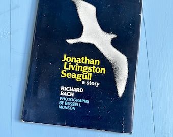 Vintage 1970-tals "Jonathan Livingston Seagull"-bok inbunden med fotografier, i gott skick, Richard Bach, Classic Story, Freedom Book