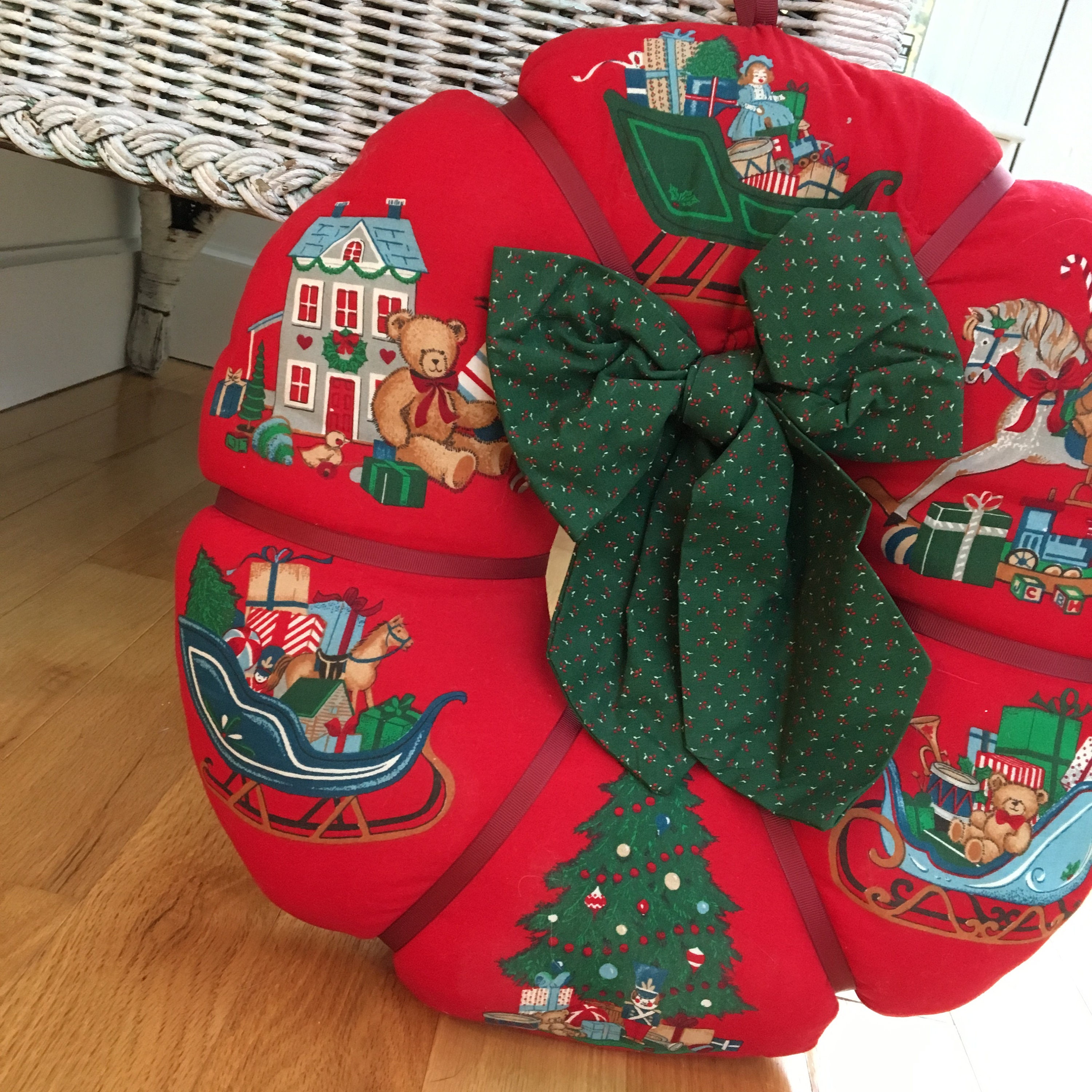 Vintage Christmas Wreath, Vintage Christmas Pillow Wreath, Vintage