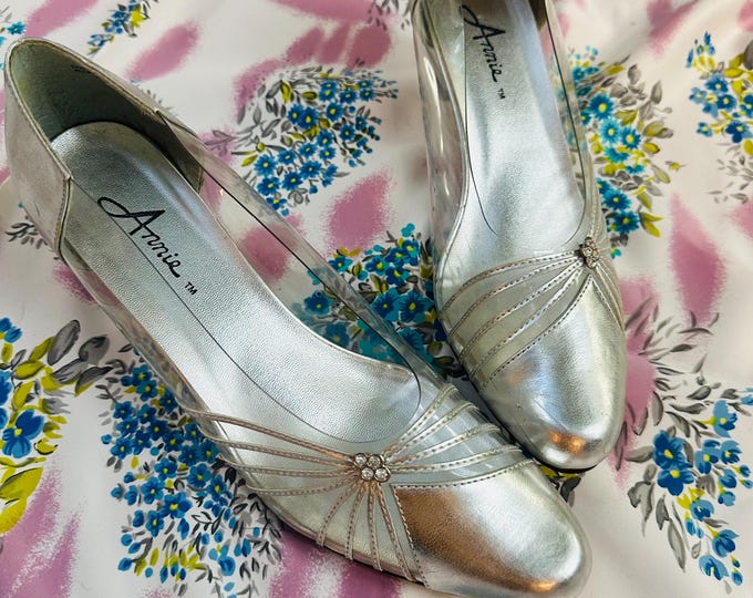 Vintage 1960s Silver Pumps with Jeweled Toes and Clear Side Details, Women's Size 11, 50s Silver Heels, Fancy vintage dress shoes