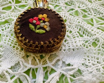 ヴィンテージ プチポワン香水瓶 金細工 花柄刺繍 化粧瓶 ミッド