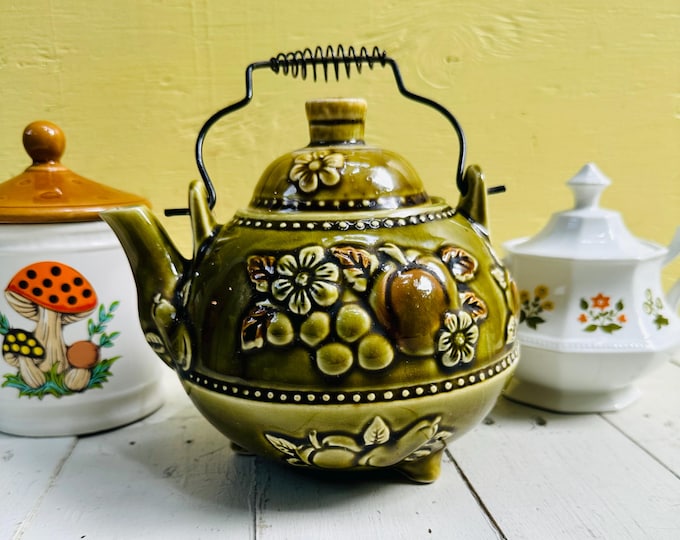 Vintage 1970s Avocado Green Teapot, Vintage Green Teapot, Vintage Japanese Teapot,  Vintage 70s Teapot, Vintage retro teapot