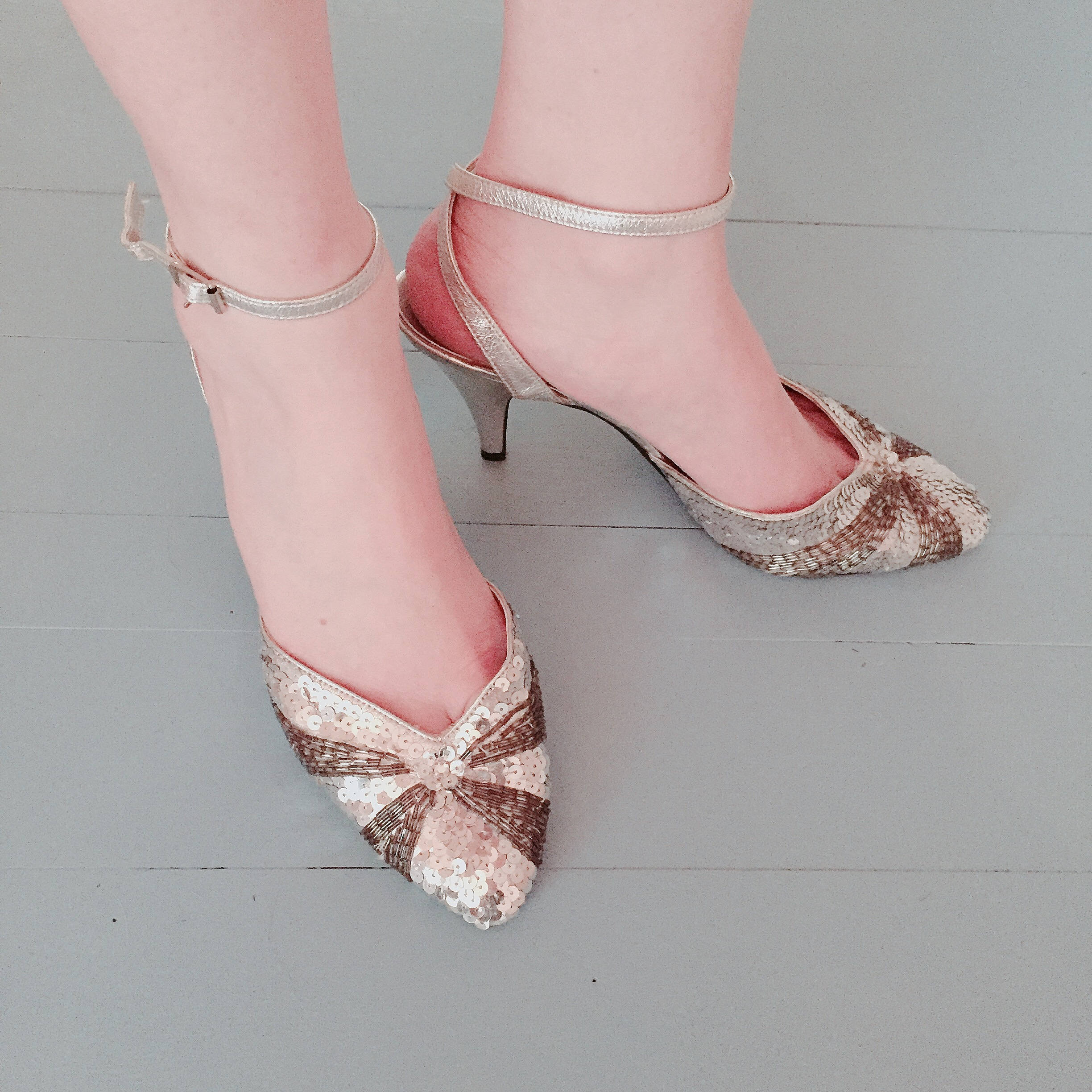 Vintage Silver Sequined Kitten Heel Pumps, Women's Size 6.5, Vintage