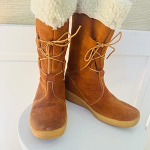Vintage 1970s Yodelers Brown Suede Boots, Women&#39;s Size 6.5 US, 70s Brown Suede Boots with Sheepskin, Vintage Brown Lace-Up Boots, 70s Suede
