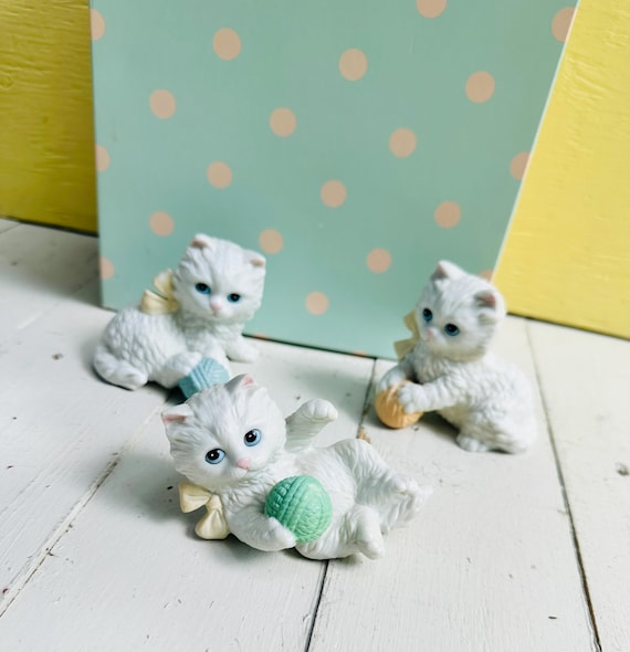 Vintage Homco White Kitten Trio With Balls of Yarn, Vintage Kitten