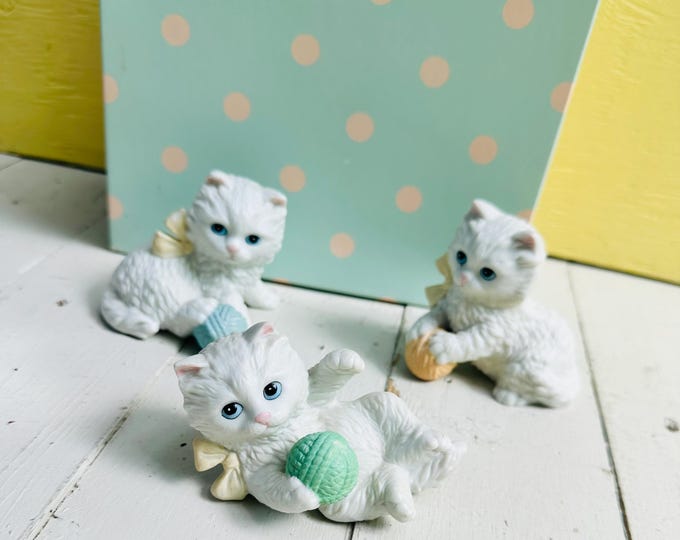 Vintage Homco White Kitten Trio with Balls of Yarn, Vintage kitten knick knacks set of three, Vintage Cat Decor, Vintage White Cat Figurine