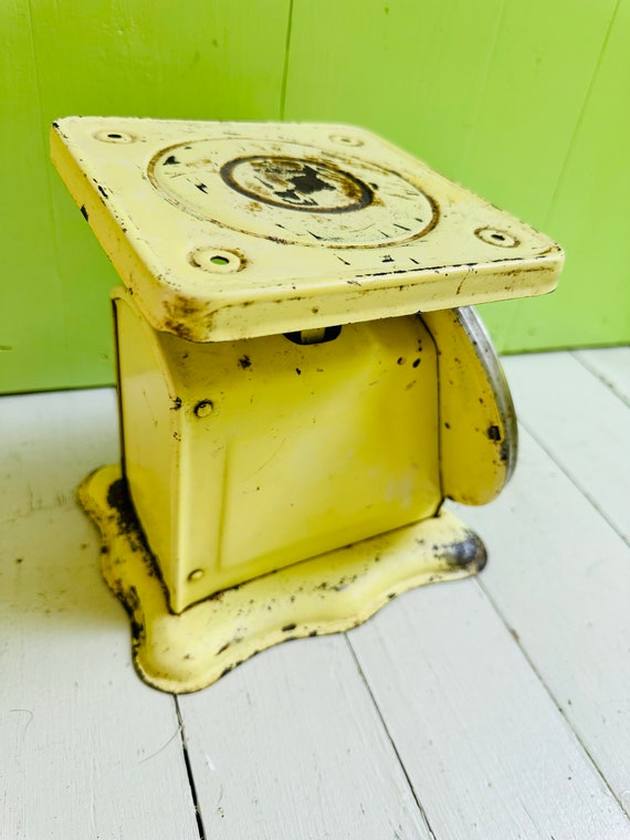 Vintage American Family Nursery Baby Scale, Antique Baby Scale