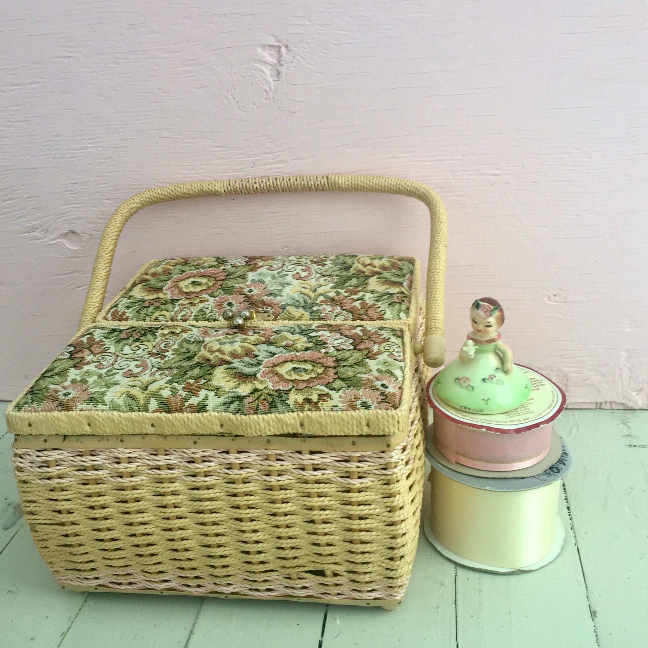 Vintage 1960s Tapestry Sewing Basket, Vintage Sewing Basket, Vintage