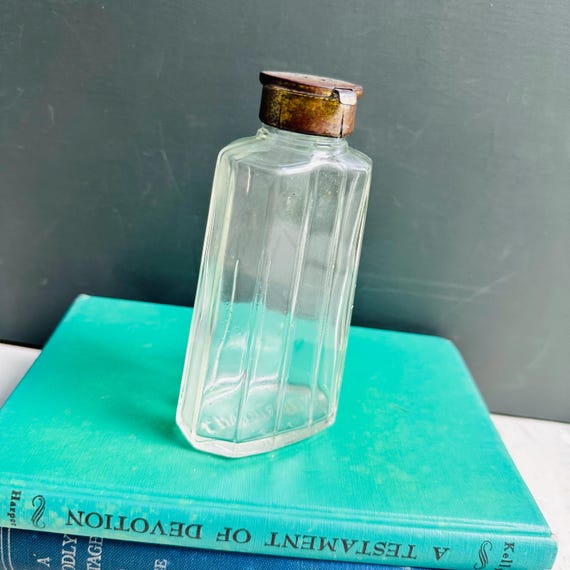 Vintage 1920s Houbigant Face Powder Shaker Bottle | Art Deco Vanity Talc Bottle | Antique French Perfume Vanity Decor View 3