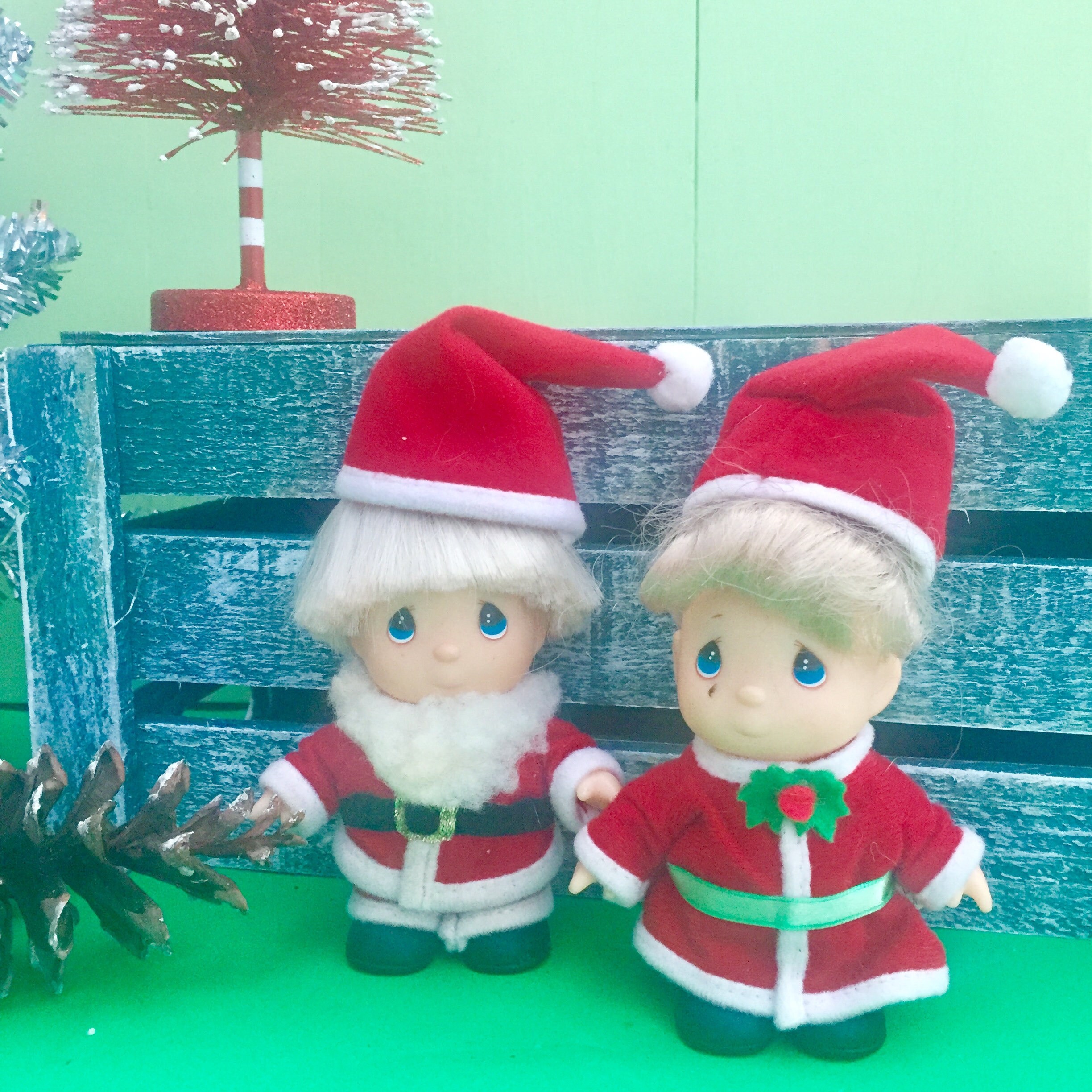 Vintage Christmas Precious Moments Dolls Santa And Mrs Claus Dolls