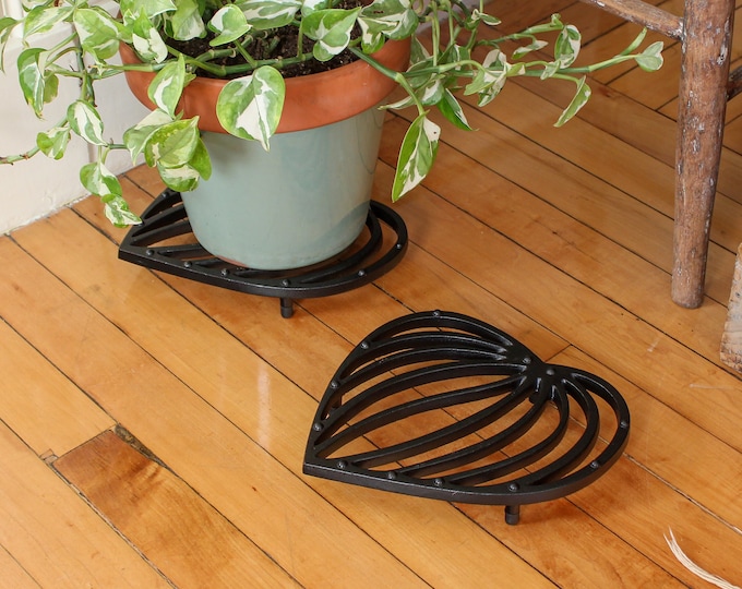 Leaf-Shaped Cast Iron Trivets for Plant Woodstove Tabletop