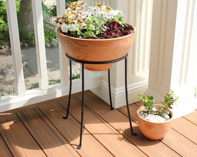 Simple Ring Plant Stand 18"H Wrought Iron indoor/outdoor