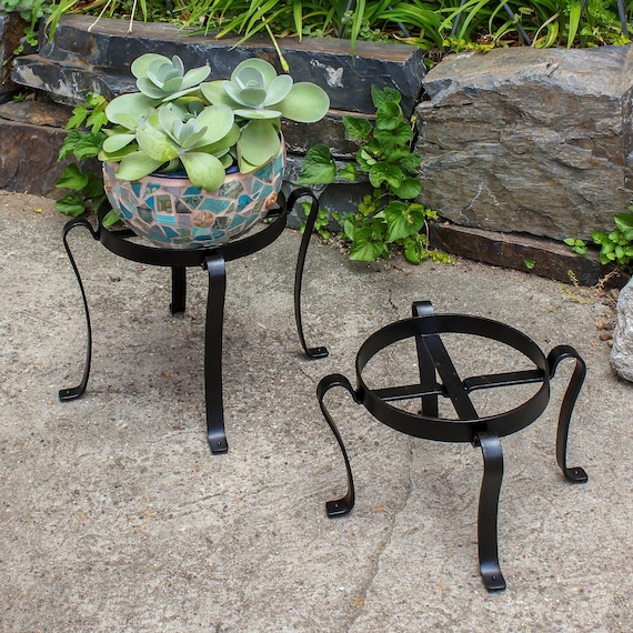 2 Supporti Per Vasi In Ferro Battuto Nero, Rotondi, Altezza 12cm Diametro 24cm, Per Interni/Esterni