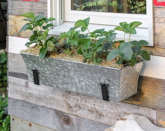 24" Patterned Flower Box Windowbox Vintage-Style Planter with Wall Brackets