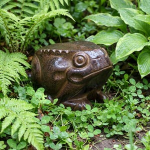 Garden Frog Statue