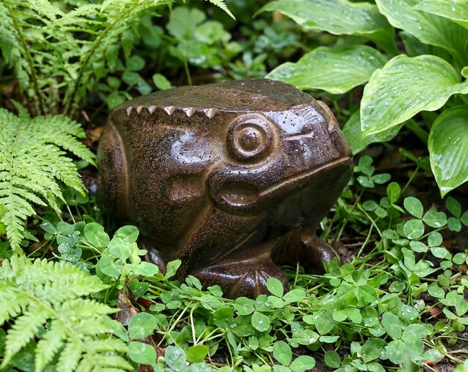 Garden Frog Statue