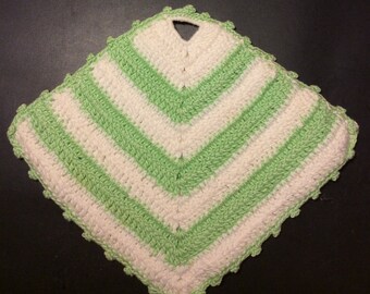Vintage square crocheted pot holder-green-white-antique-kitchen-cookware-cookng-baking