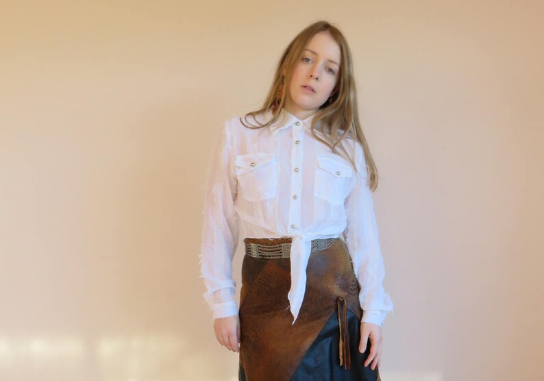 WESTERN Tie Up Crop Sheer Shirt Textured Fray Fringe White Long Sleeve Button Up Top Pockets Size 8-10 Small