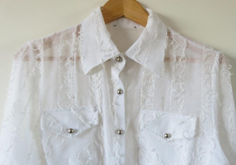 WESTERN Tie Up Crop Sheer Shirt Textured Fray Fringe White Long Sleeve Button Up Top Pockets Size 8-10 Small