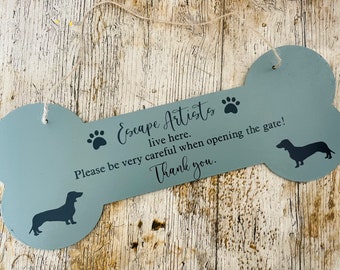 Dog escape sign, please close the gate sign, dachshund dog sign, dog quote, dog humour, , dog sign, dog groomers, escape artist dog sign