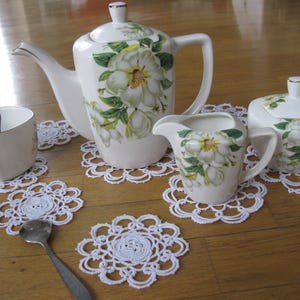 Set of doilies Tea set Lace doily set Tea gift set Mini doilies Assortment Wedding Table doilies Tatted lace Home decor Easter party favor