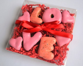 LOVE Gourmet Dog Treat Box /Valentines Day Dog Treats /Gourmet Dog Cookies /Gourmet Pet Treats /Gift for Dog /Dog Biscuits /Dog Bakery