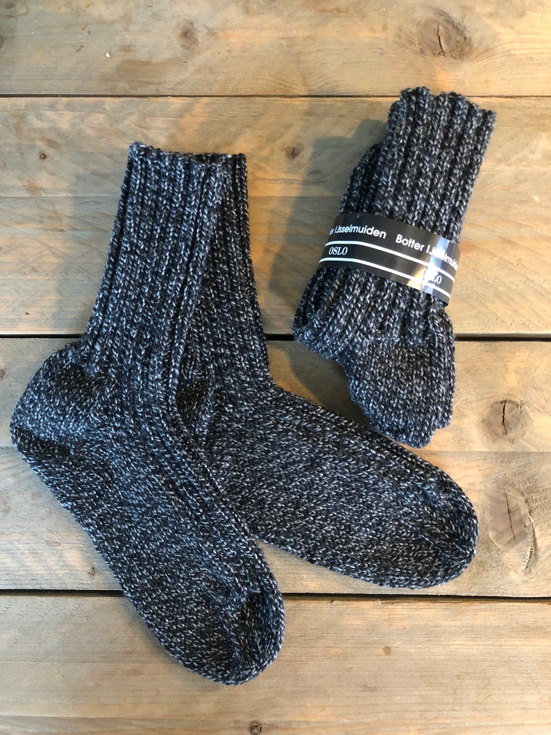 Noorse sokken, handgebreid, diverse maten, dikke kwaliteit grijs gemêleerd