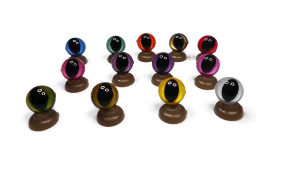 9mm Cat/Dragon Safety Eyes complete with push plastic washers. 13 Colours Available  Sold in Pairs of 2!