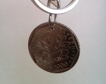 Schlüsselanhänger 2 Franc französische Sämannmünze aus dem Jahr 2000.