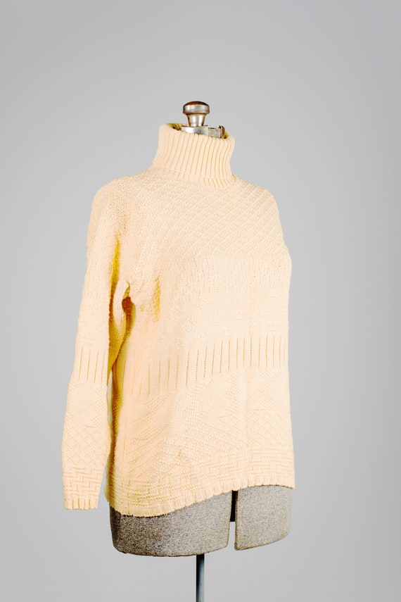 Vintage yellow knitted turtleneck. Medium yellow t