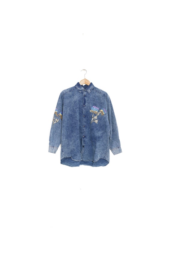 Shirt tie dye printed flowers. Blue tie dye shirt